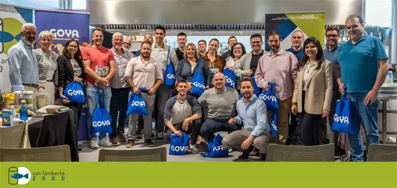 Equipo de distribuidores Goya en una sesión de formación de productos