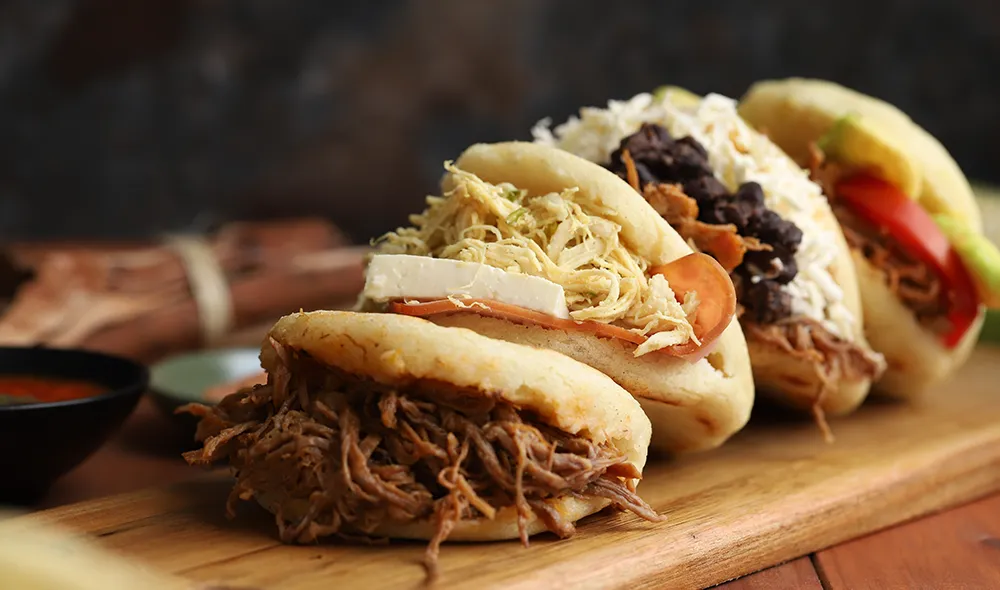 arepas venezolanas con rellenos variados