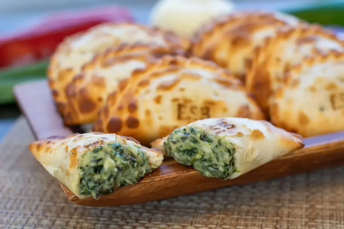 empanada argentina de queso latino y espinacas