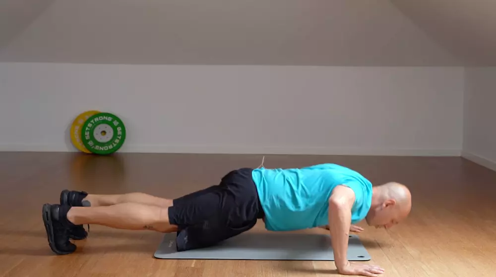 Flexiones paso a paso con Martin Giacchetta y Goya Europa