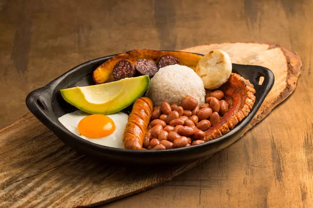 Frijoles antioqueños con arroz y aguacate Goya Europa