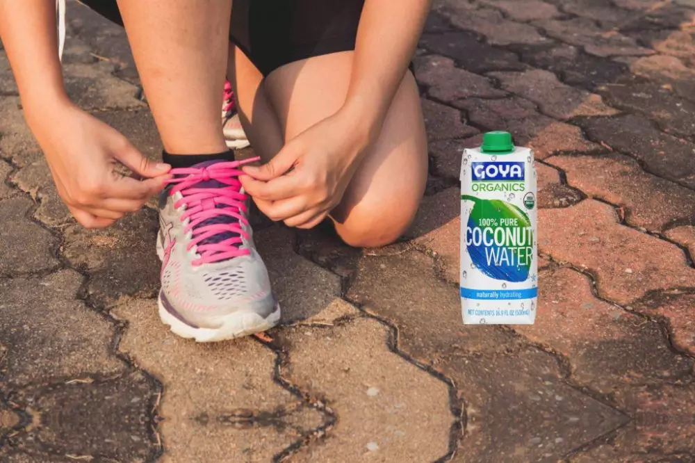 deporte y agua de coco