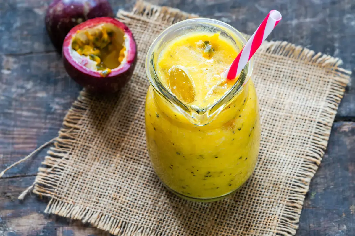 smoothie de maracuyá con pulpa