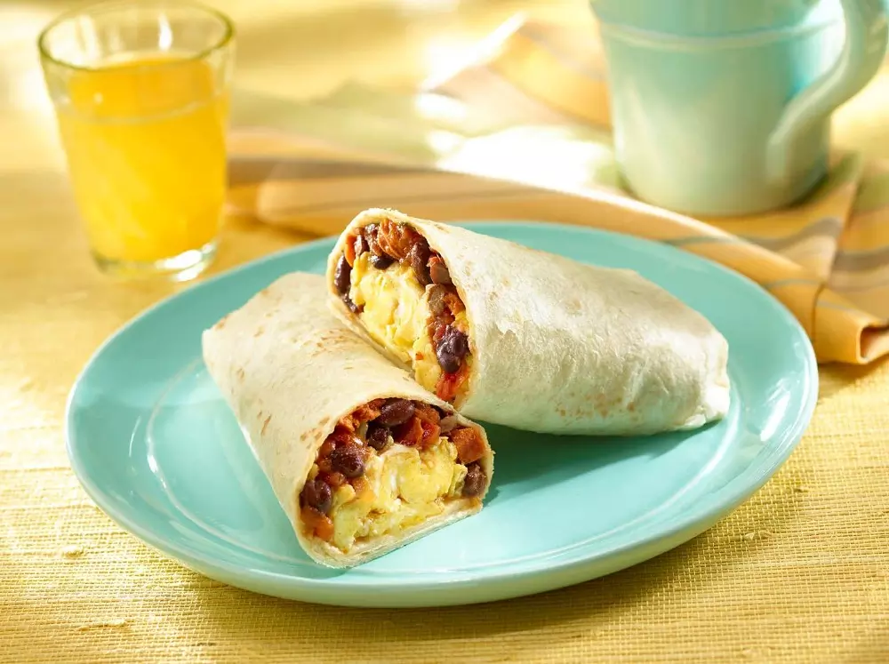 Burritos de frijoles negros para el desayuno