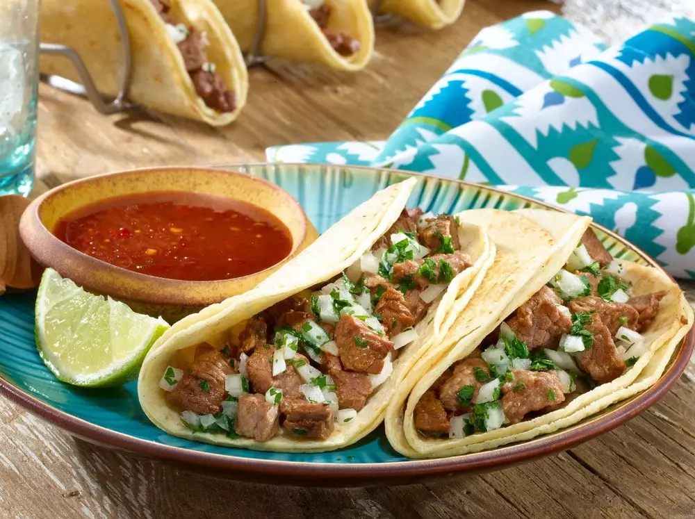 Tacos de carne asada