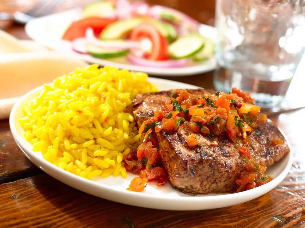 Cerdo a la parrilla con sofrito