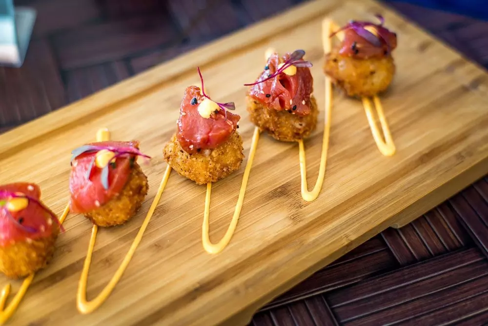 Hamcroquettes with tuna and Chili Cream