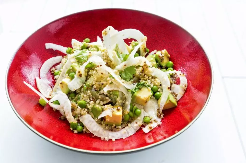 Ensalada de quinoa, aguacate e hinojo