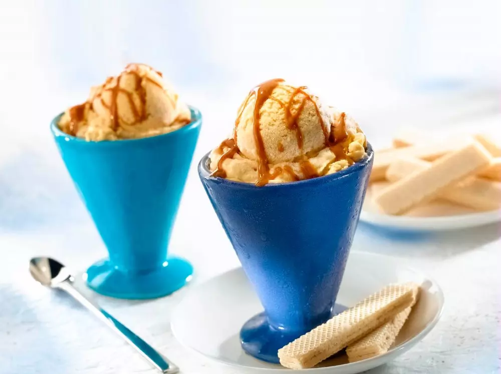 Helado de mango con dulce de leche