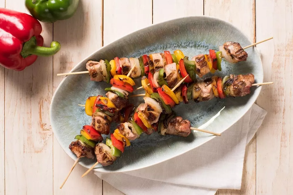 Kebabs de Cerdo y Pimienta Marinados con Naranja
