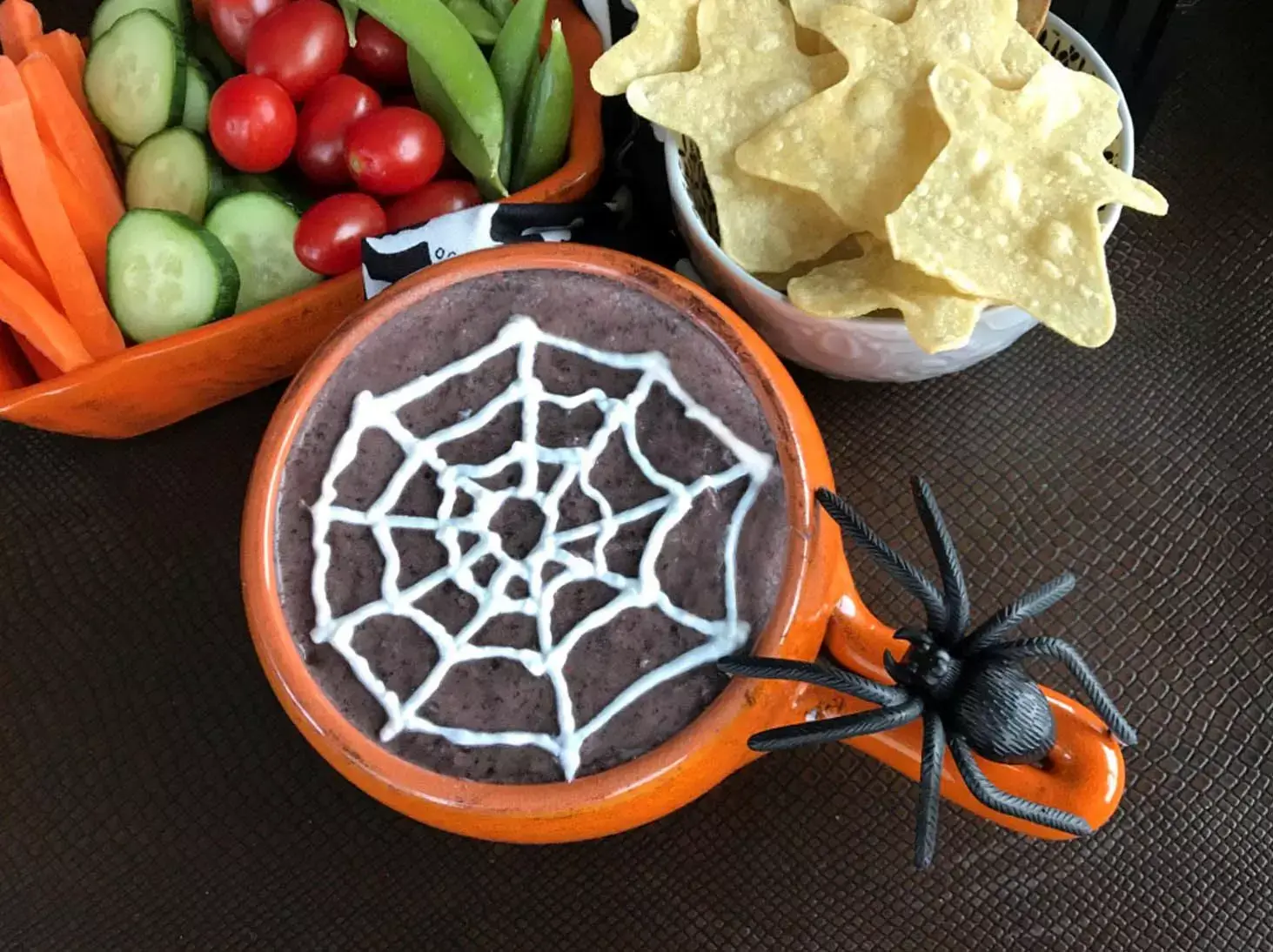 Espeluznante Dip de Frijol Negro