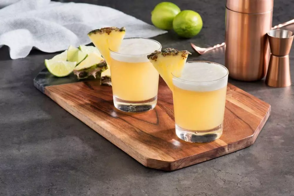 Pisco sour de piña con coco