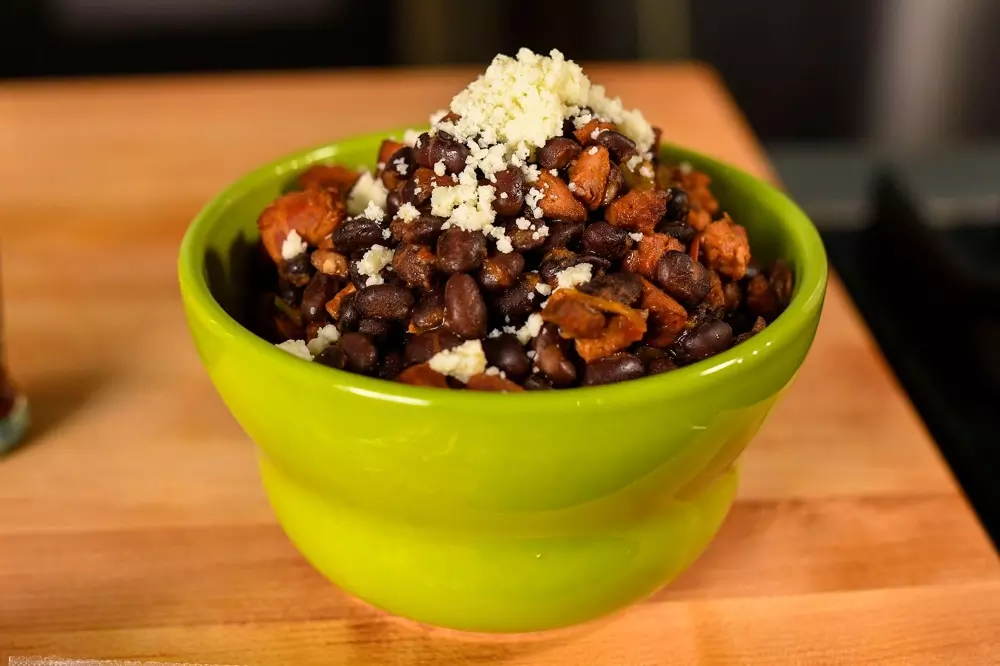 Frijoles negros de estilo ranchero
