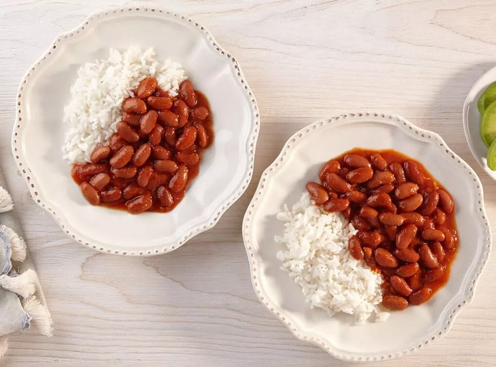 Habichuelas coloradas con arroz
